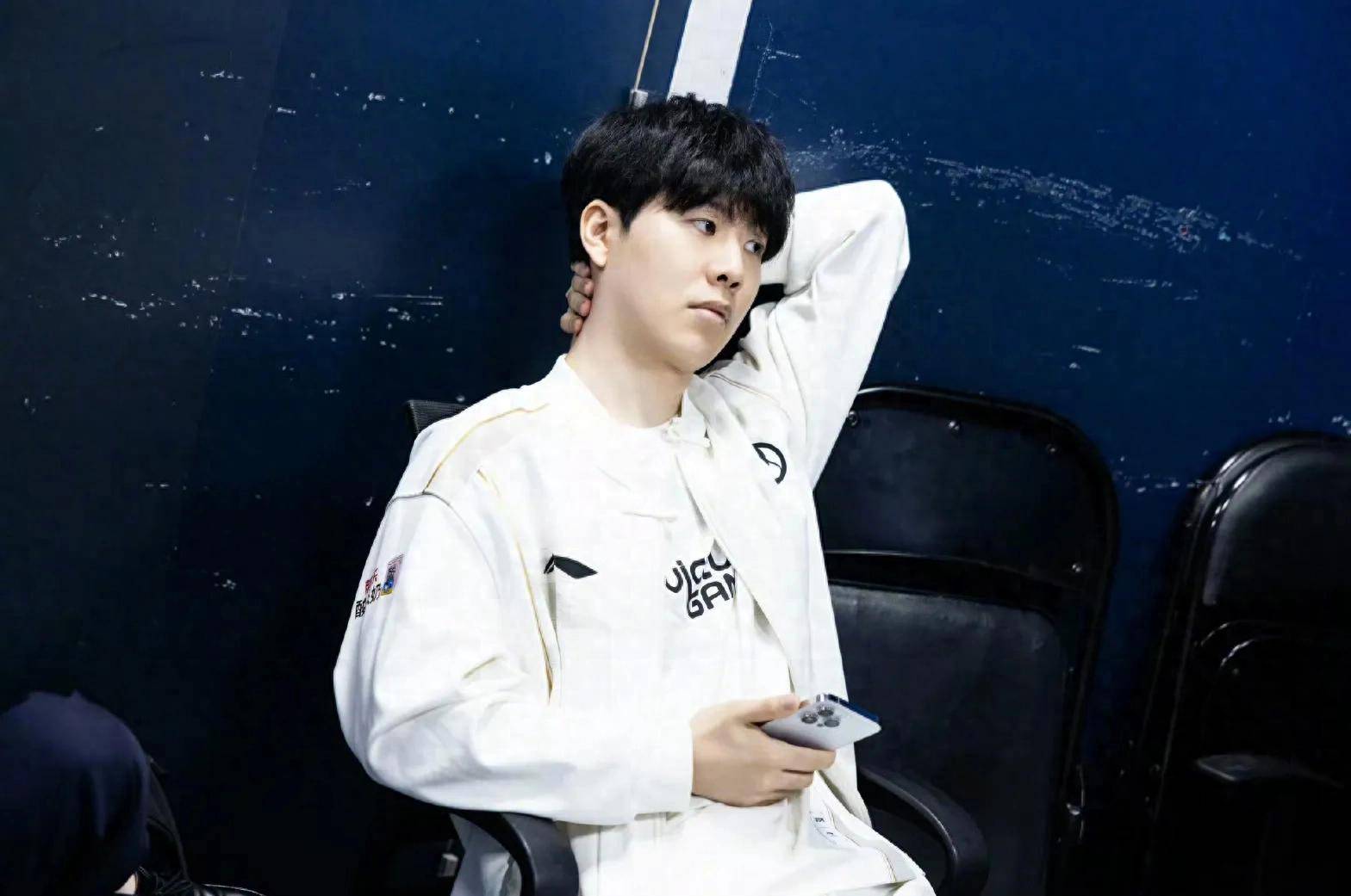 EDG 2-1 FPX：鏖战三局 EDG让一追二战胜FPX拿到季后赛门票